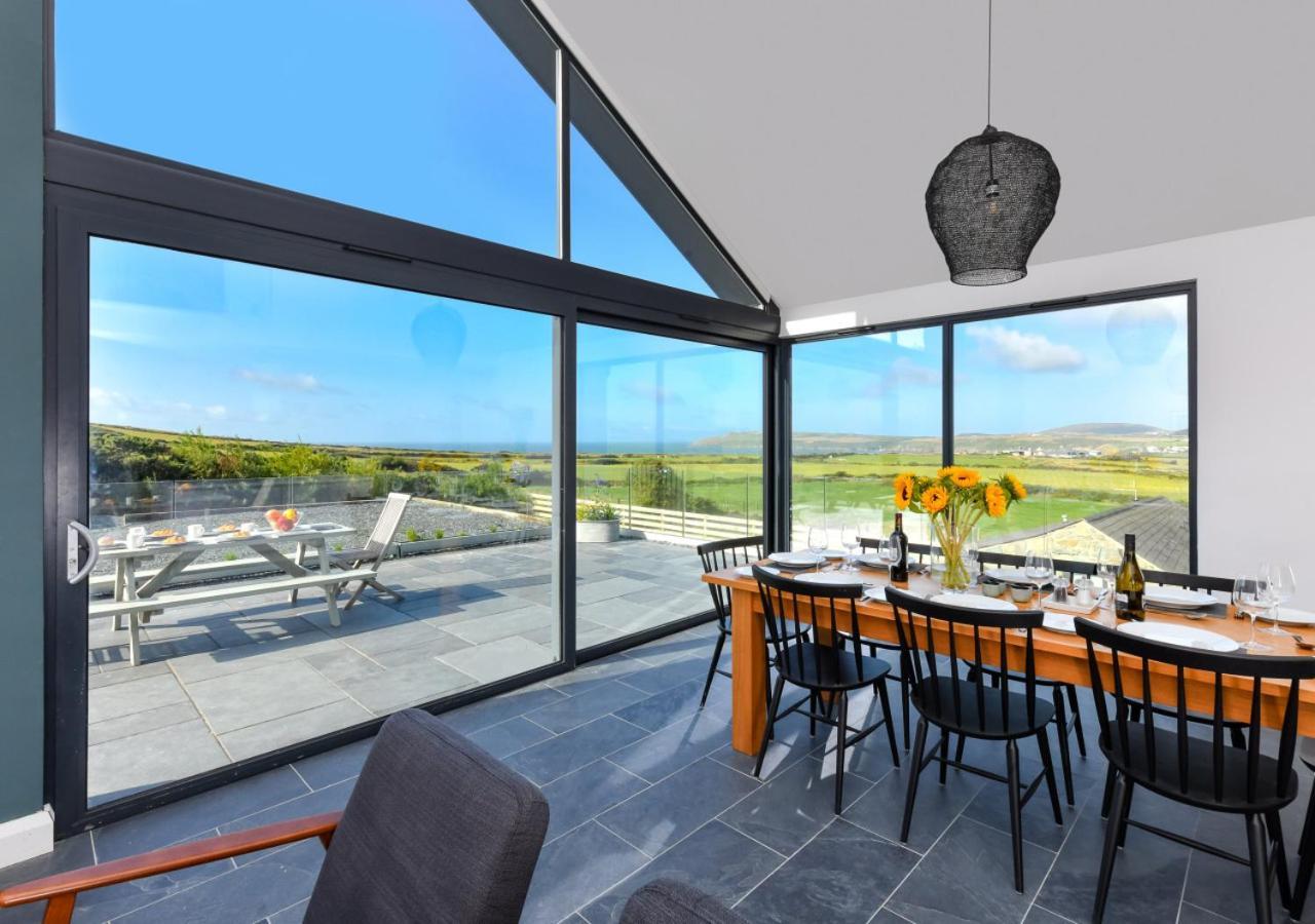 Geufron House Villa อาเบอร์ดารอน ภายนอก รูปภาพ